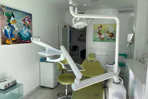 Clínica Dental D. Azar. SL. image
