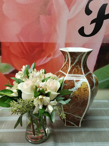 Florist «Myers Florist/Emerald Gardens Flowers», reviews and photos, 2906 Hillsborough Rd, Durham, NC 27705, USA