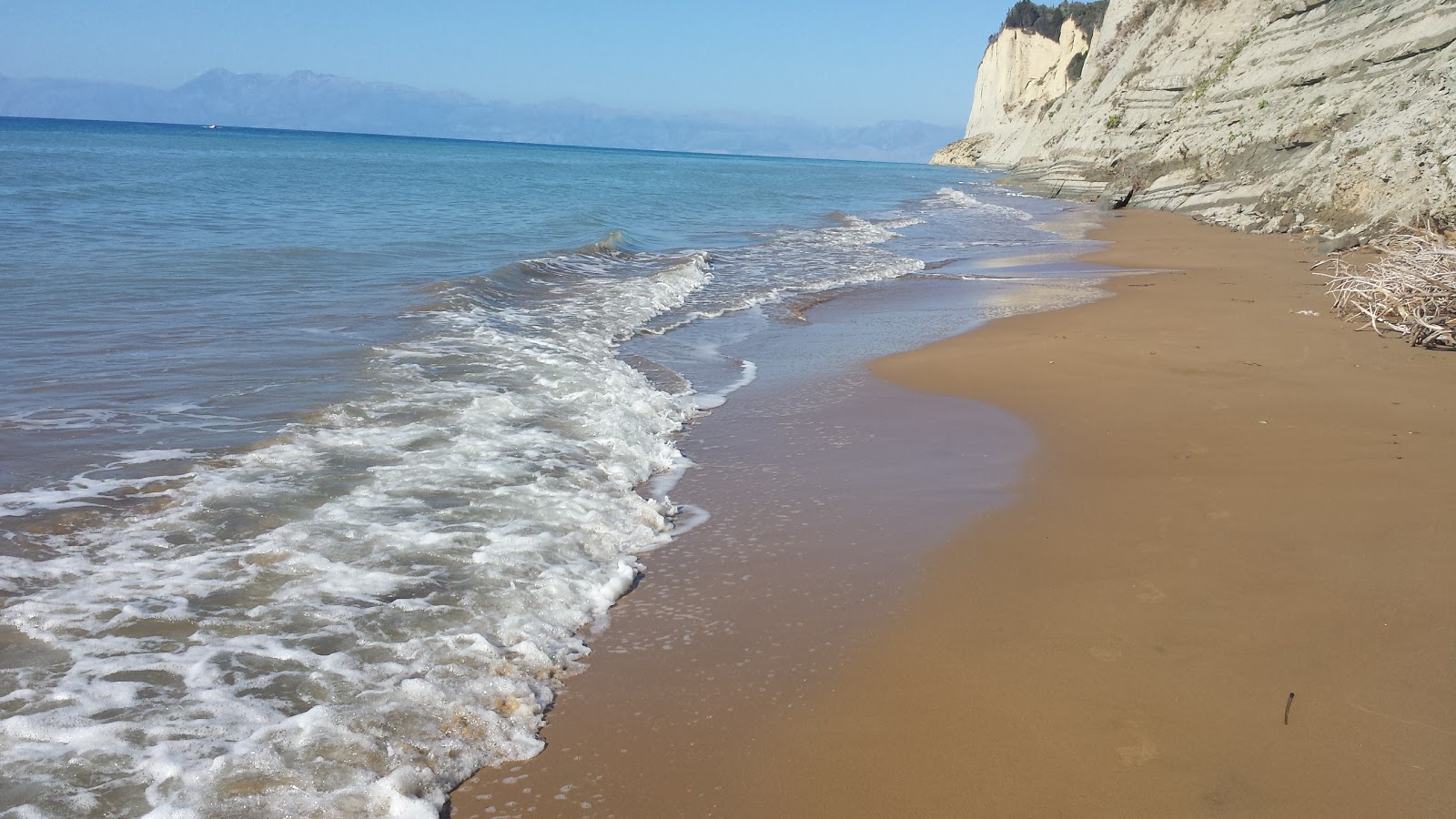 Photo of Katevasidi beach and its beautiful scenery