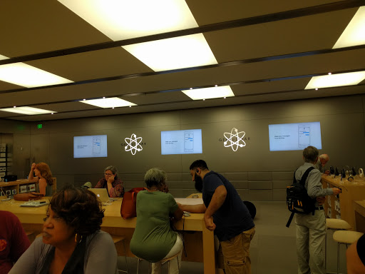 Computer Store «Apple Willow Grove Park», reviews and photos, 2500 W Moreland Rd, Willow Grove, PA 19090, USA