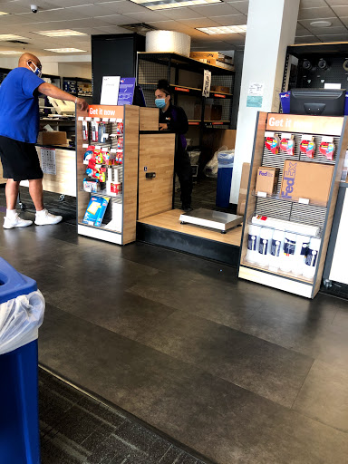 Print Shop «FedEx Office Print & Ship Center», reviews and photos, 166 Linwood Dr, Fort Lee, NJ 07024, USA