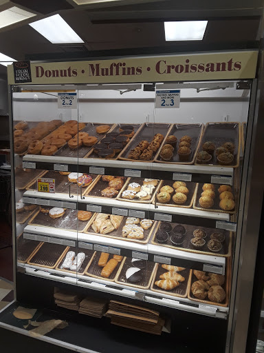 Grocery Store «Harris Teeter», reviews and photos, 2080 Kildaire Farm Rd, Cary, NC 27511, USA