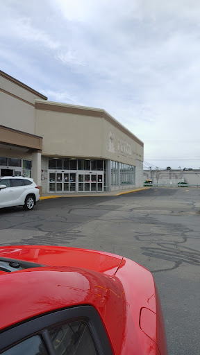 Pet Supply Store «Petco Animal Supplies», reviews and photos, 1049 S Willow St, Manchester, NH 03103, USA