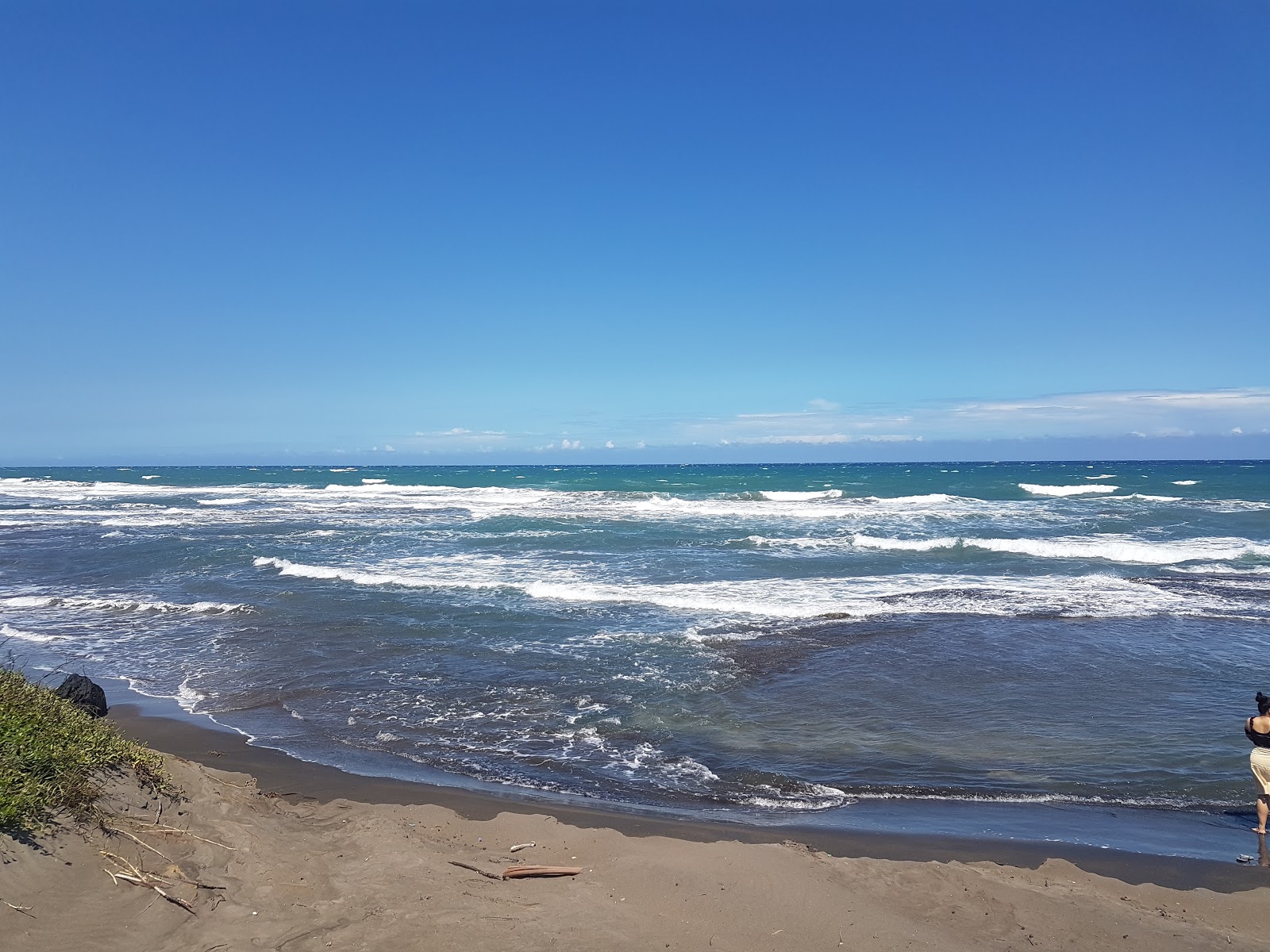 Photo de Playa Los Pinos avec baie spacieuse