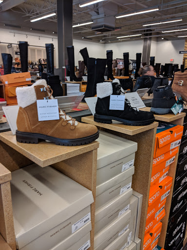 Shoe Store «DSW Designer Shoe Warehouse», reviews and photos, 15001 Potomac Town Pl #120, Woodbridge, VA 22192, USA