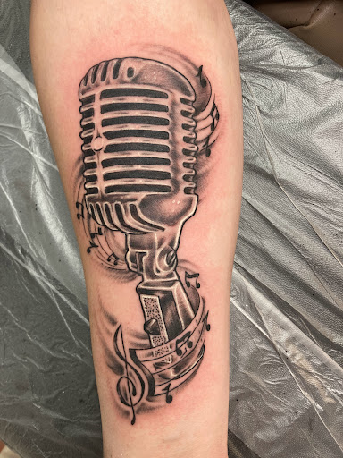 Explore kintsugi tattoo ideas, creative tattoo ideas in Anderson, available at FearlessTattoos and Piercing