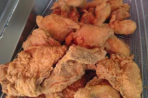 Polliyo fríed chicken image
