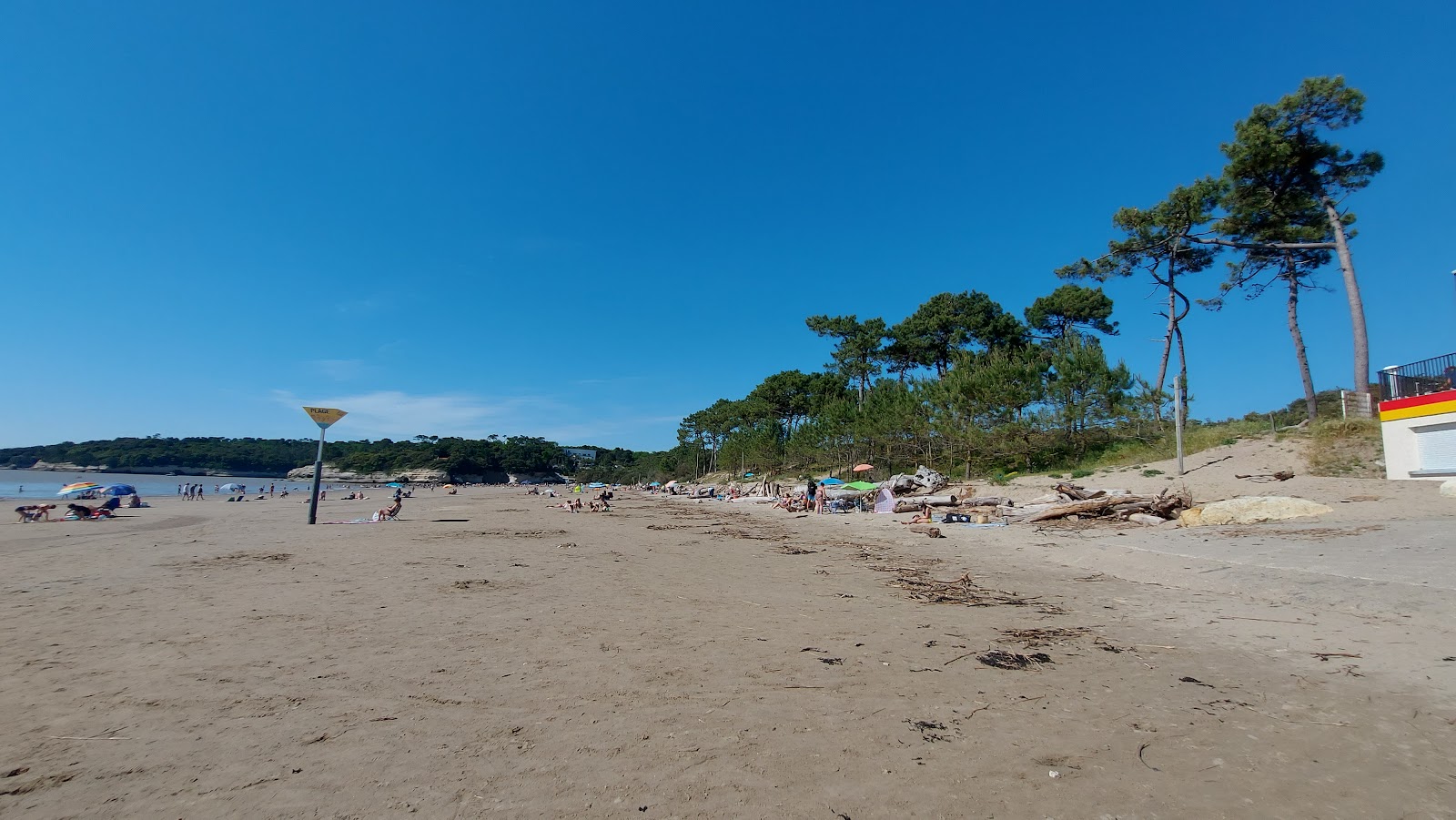 Photo de Vergnes Beach et le règlement