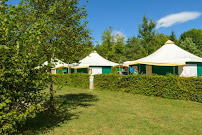 Extérieur du Restaurant Camping 4 étoiles Beauregard Jura - Sites & Paysages à Mesnois - n°15