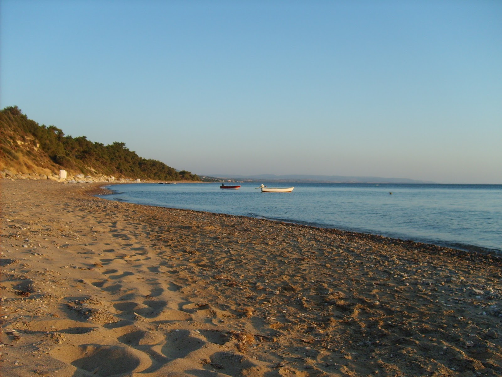 Ida beach的照片 带有明亮的沙子表面