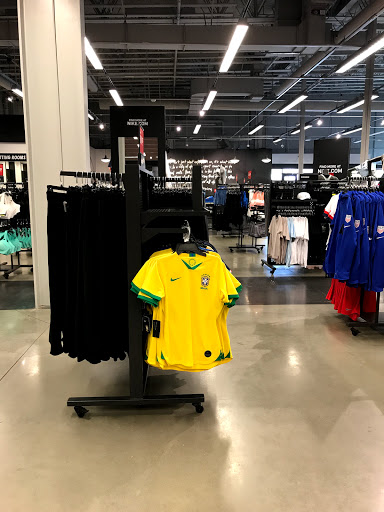 Sportswear Store «Nike East Los Angeles», reviews and photos, 4585 Whittier Blvd, East Los Angeles, CA 90022, USA