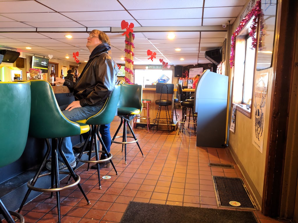 Gilligan's Bar & Grill Green Bay, WI 54303 Menu, Reviews, Hours