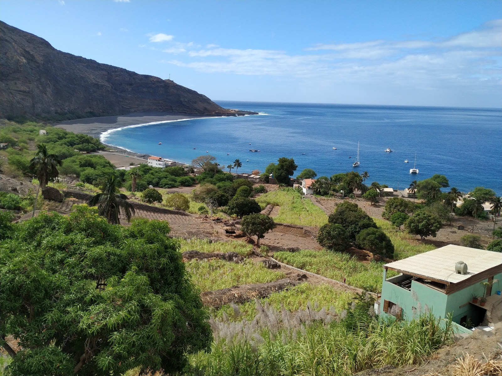 Foto de Tarrafal Beach com reto e longo