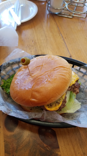Hamburger Restaurant «Bracken Cafe», reviews and photos, 1 Retama Pkwy, Selma, TX 78154, USA