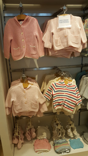 Clothing Store «Gap», reviews and photos, 5690 Bay St, Emeryville, CA 94608, USA