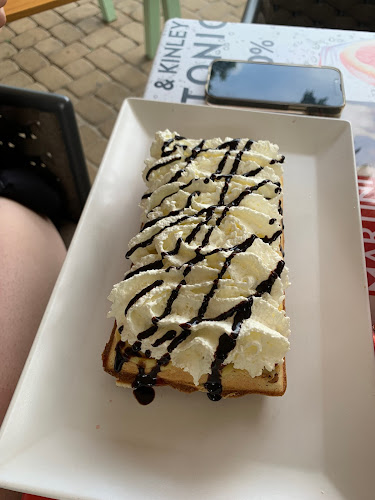 Comentarii opinii despre Yolo Bar & Cafe