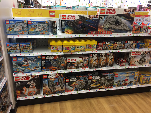 Shopping Mall «Gilroy Premium Outlets», reviews and photos, 681 Leavesley Rd, Gilroy, CA 95020, USA