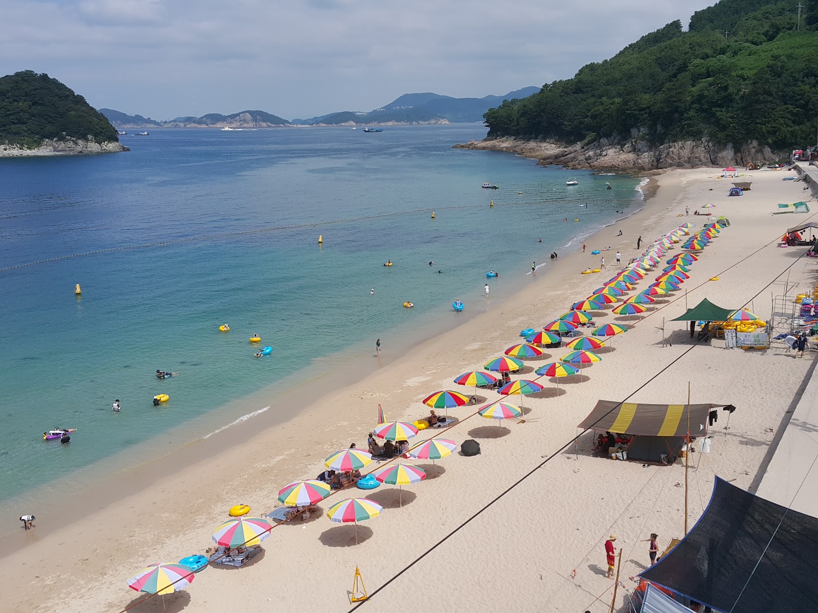 Fotografie cu Bijindo Beach și peisajul său frumos