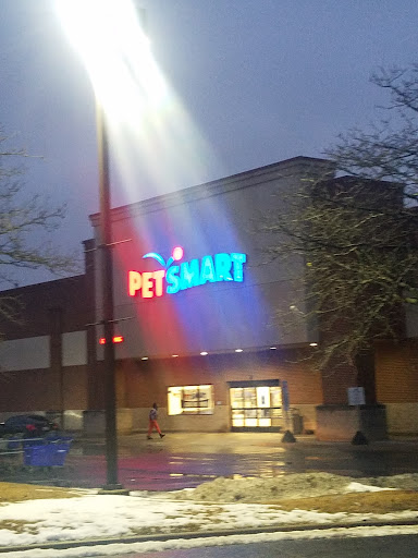 Pet Supply Store «PetSmart», reviews and photos, 5650 Mercury Dr, Dearborn, MI 48126, USA