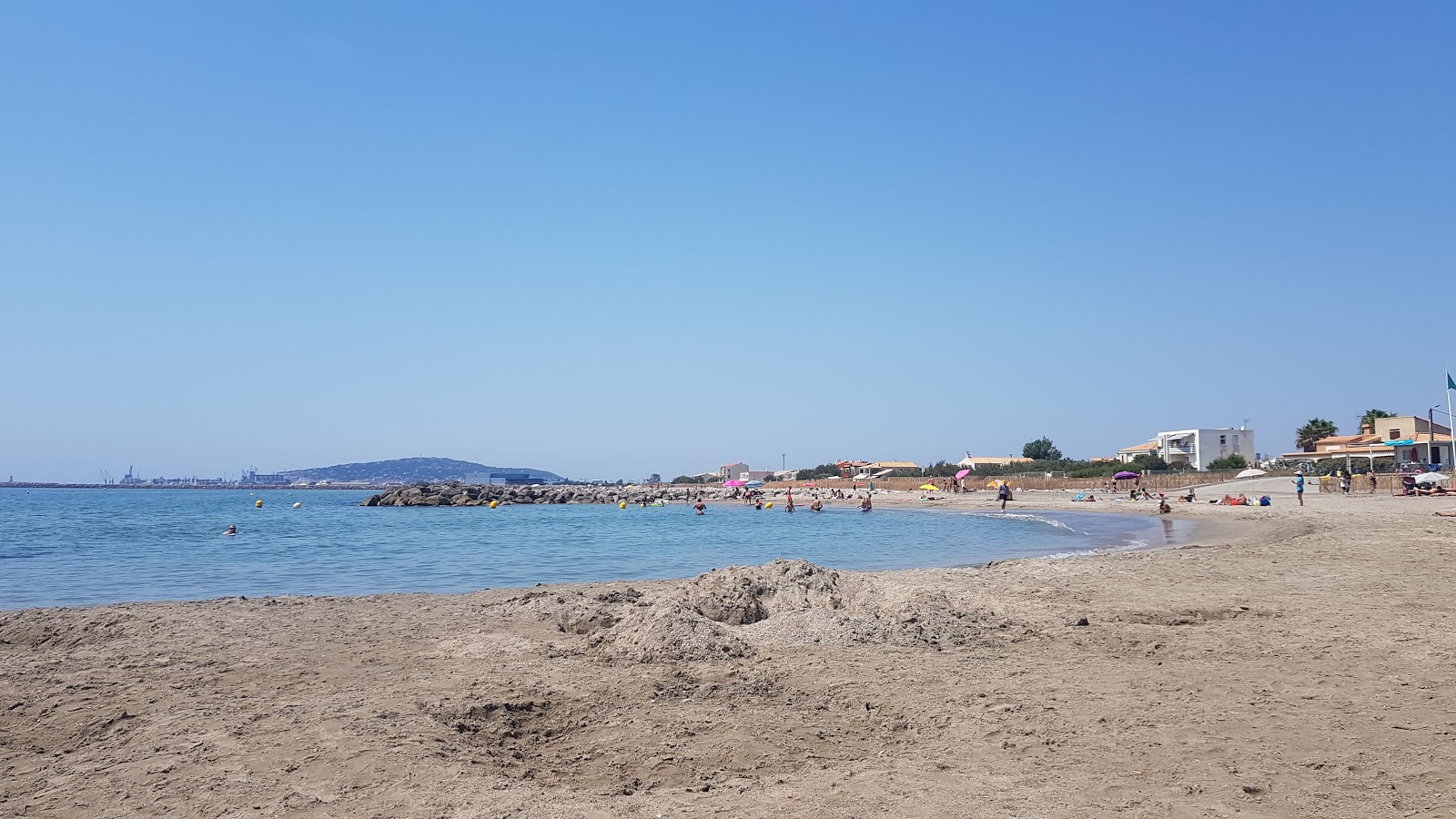 Photo of Sarcelles beach amenities area