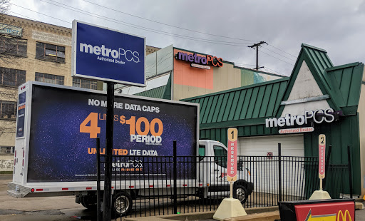 Cell Phone Store «MetroPCS Authorized Dealer», reviews and photos, 248 W Kalamazoo Ave, Kalamazoo, MI 49007, USA