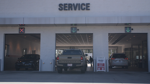 Toyota Dealer «Hendrick Toyota of Wilmington», reviews and photos, 5640 Market St, Wilmington, NC 28405, USA