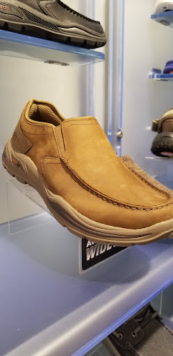 Shoe Store «SKECHERS Retail», reviews and photos, 5 Woodfield Mall, Schaumburg, IL 60173, USA