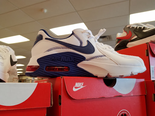 Shoe Store «Famous Footwear», reviews and photos, 31 Furlong Dr, Revere, MA 02151, USA