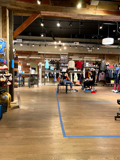 Sporting Goods Store «Fleet Feet Sports - Old Town», reviews and photos, 1620 N Wells St, Chicago, IL 60614, USA