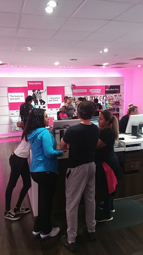 Cell Phone Store «T-Mobile», reviews and photos, 12603 Biscayne Blvd, North Miami, FL 33181, USA