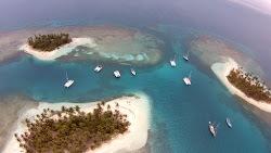 Isla Cayos Beach'in fotoğrafı geniş bir kıyı şeridi ile birlikte