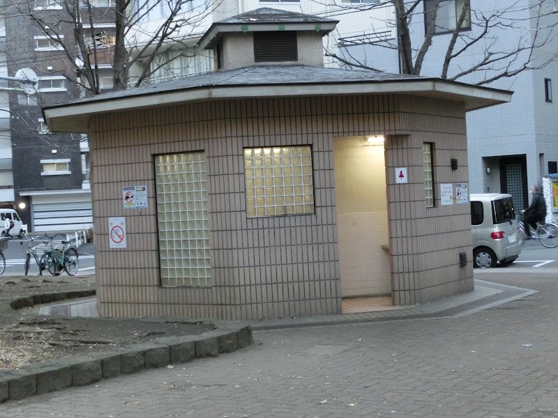 入新井公園 公衆トイレ
