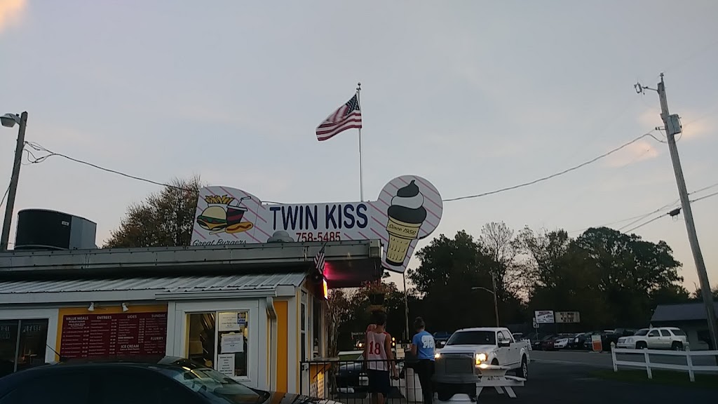 Twin Kiss Drive In 46069