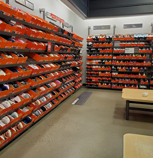 Sporting Goods Store «Nike Factory Store», reviews and photos, 1111 N Roosevelt Dr #400, Seaside, OR 97138, USA