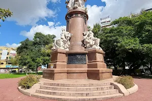 Monumento de Francia a la Argentina image