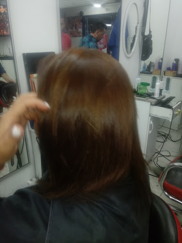 Peluqueria Chilombianos - Barbería