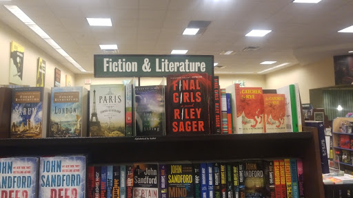Book Store «Barnes & Noble», reviews and photos, 3050 Beeline Rd, Holland, MI 49424, USA