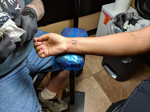 Tattoo and Piercing Shop «Hot Box Tattoos», reviews and photos, 1037 W Brandon Blvd, Brandon, FL 33511, USA