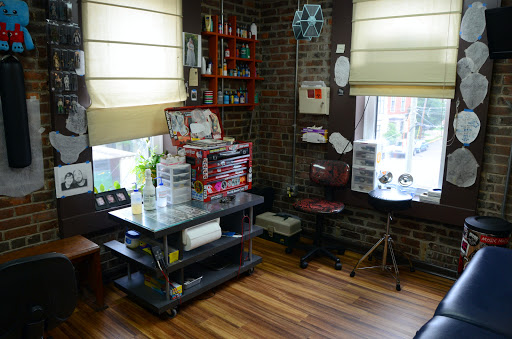 Tattoo and Piercing Shop «Bleed Blue Tattoo & Piercing», reviews and photos, 527 S Upper St, Lexington, KY 40508, USA