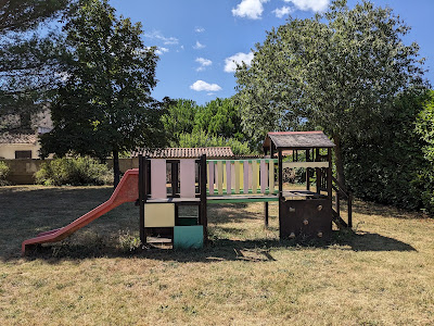 Playground / aire de jeux à Vénéjan