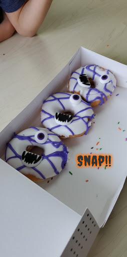 Bakery «Krispy Kreme Doughnuts», reviews and photos, 2900 S 108th St, Milwaukee, WI 53227, USA