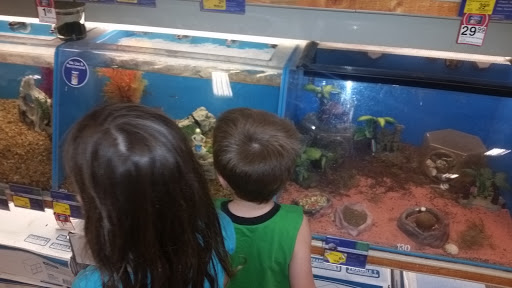 Pet Supply Store «PetSmart», reviews and photos, 4240 S Mooney Blvd, Visalia, CA 93277, USA