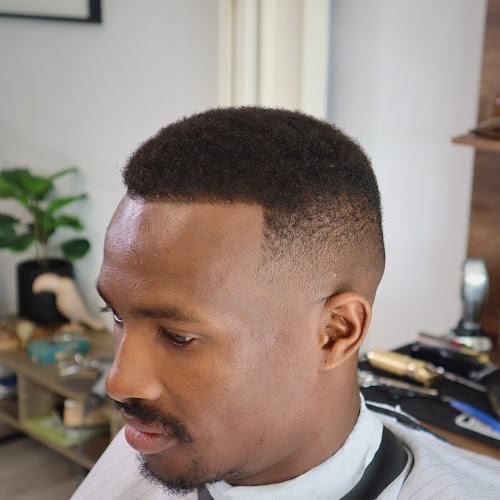 Comments and reviews of By the Blade Barbershop