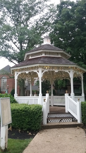 Shopping Mall «Village Centre», reviews and photos, 776 Walker Rd, Great Falls, VA 22066, USA