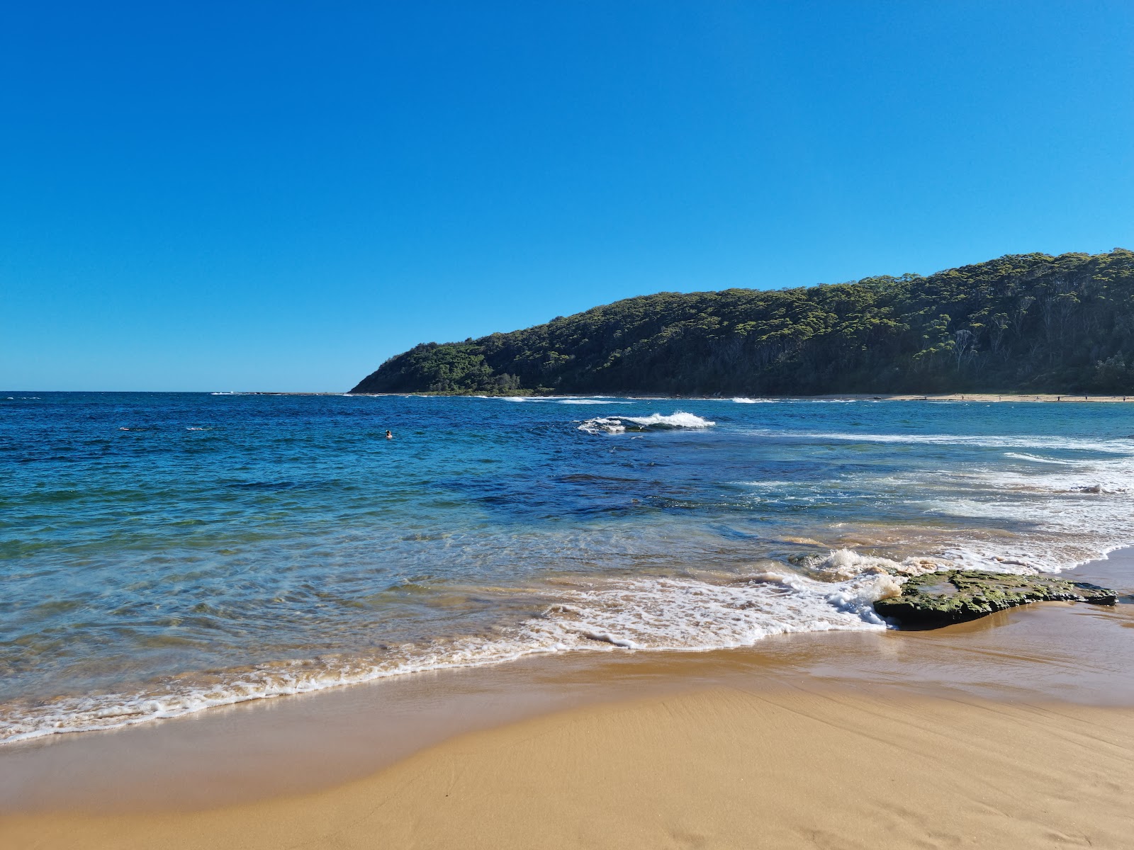 Foto av Bateau Bay Beach med hög nivå av renlighet