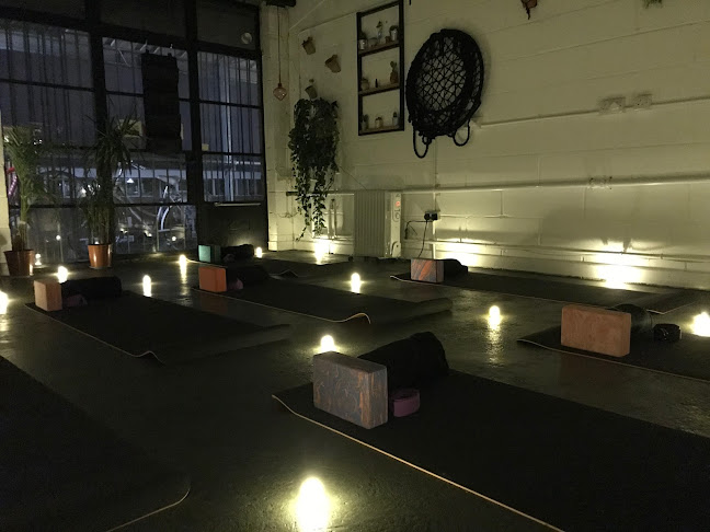 Comments and reviews of Fulham Yoga studio 21