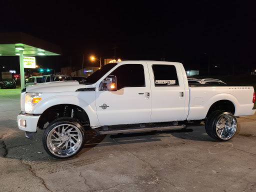 Car Detailing Service «Perfection Auto & Detailing», reviews and photos, 914 E Oakland Ave, Bloomington, IL 61701, USA