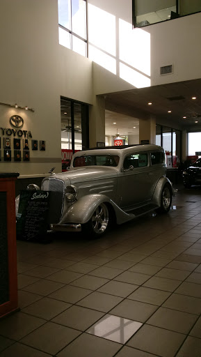 Toyota Dealer «Toyota of Glendora», reviews and photos, 1949 Auto Centre Dr, Glendora, CA 91740, USA