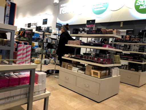 Department Store «Nordstrom Rack Chestnut Street», reviews and photos, 1700 Chestnut St, Philadelphia, PA 19103, USA