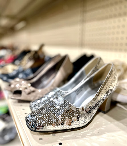 Thrift Store «Missions Thrift Store», reviews and photos, 2721 E Millbrook Rd, Raleigh, NC 27604, USA